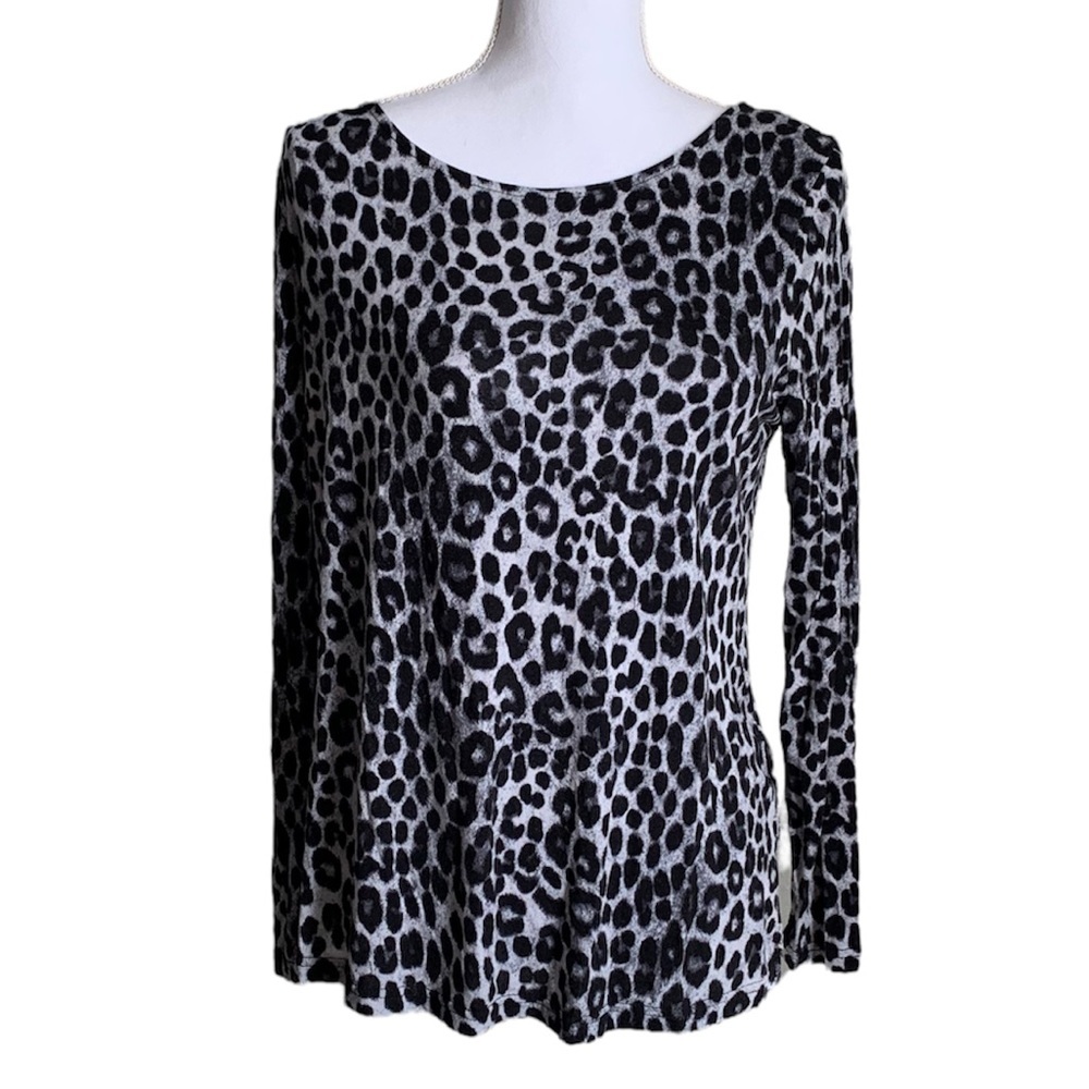 Mario Serrani Long Sleeve Leopard Print top size Medium